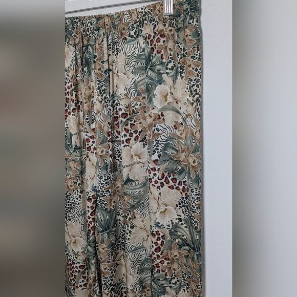 Lita by Ciara FLUID PRINT TIE WAIST PANTS IN ANIMAL FLORAL Satin Beige Sz L EUC - Picture 5 of 12